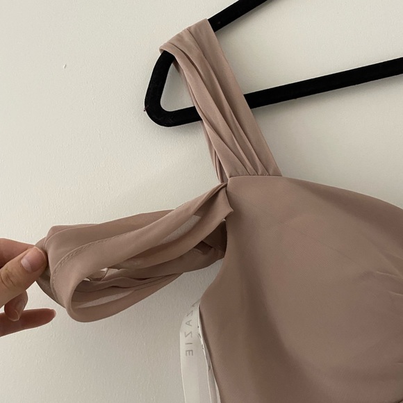 Beautiful formal dress. Never worn. - Picture 3 of 3